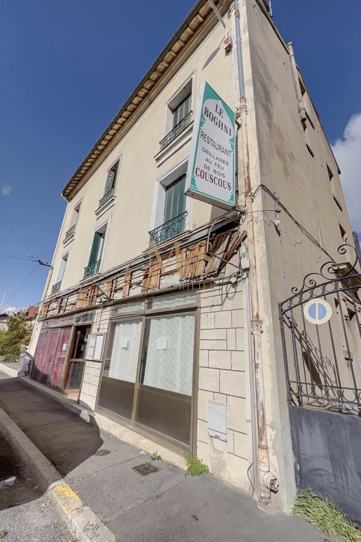 MURS COMMERCIAUX AVEC TERRAIN PRIVATIF ET CAVE